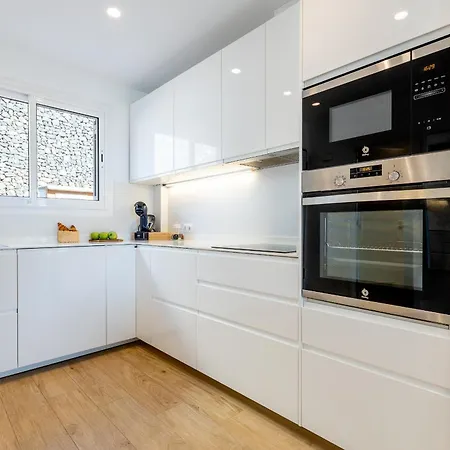 Vakantiehuis Townhouse Eden - Sea View Terrace, Pools And Bbq